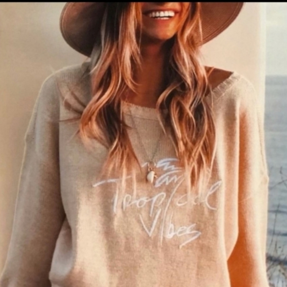 New Beachly Box Tropical Vibes Women's Size Large Sweater NWT